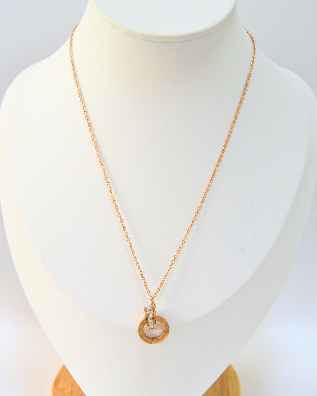 Elegance Roman Intertwined Pendant Necklace