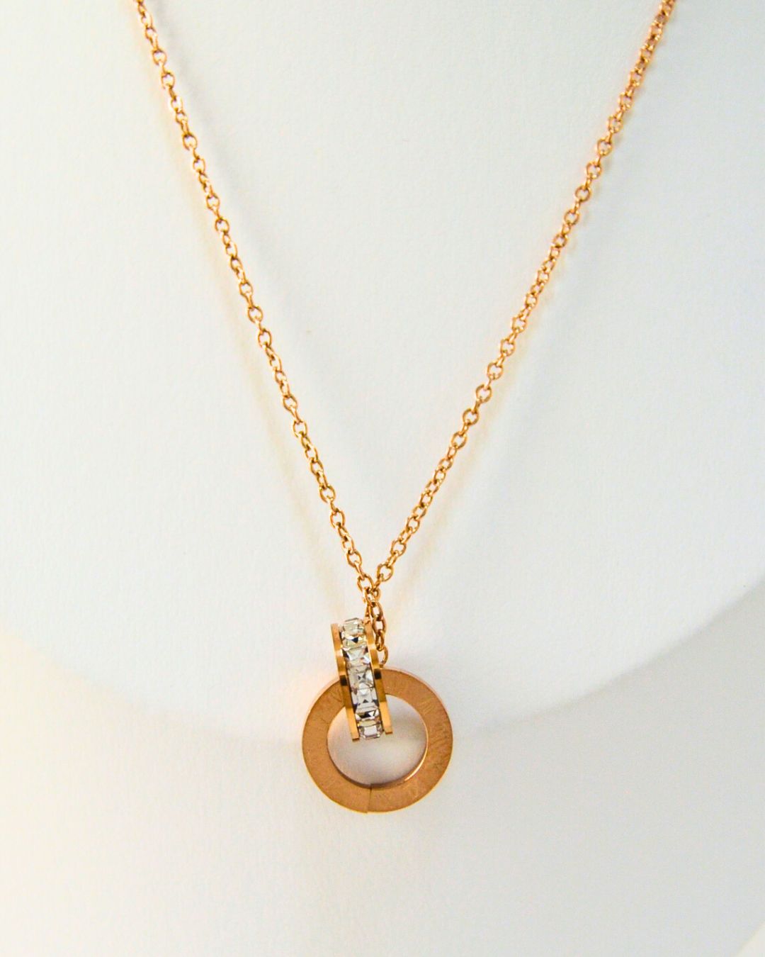 Elegance Roman Intertwined Pendant Necklace