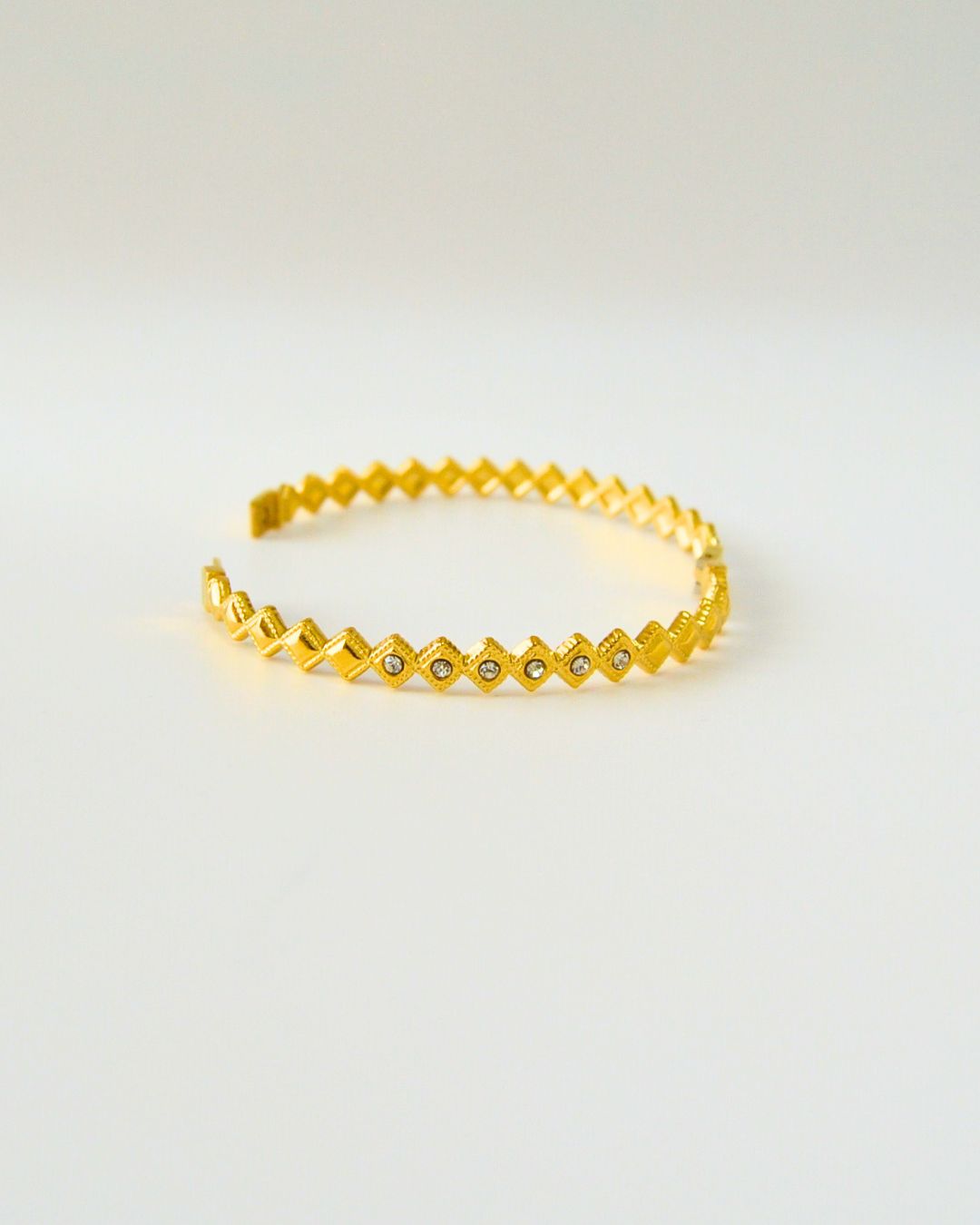 Elegance ZigZag Bangle