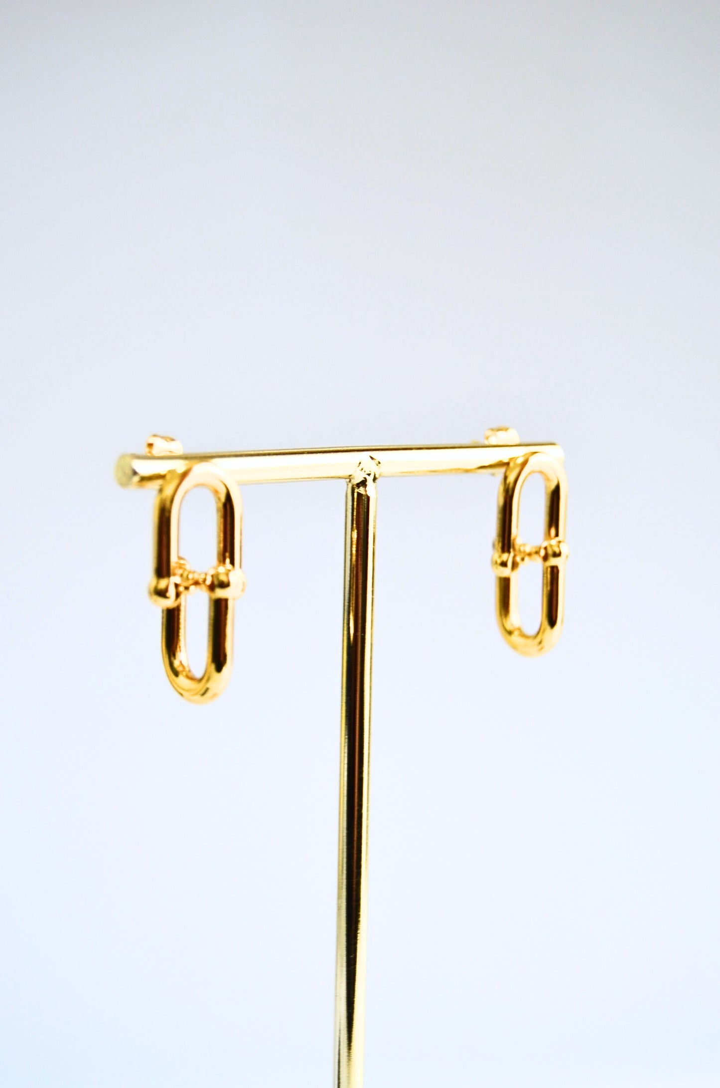 clip design earrings, clip style