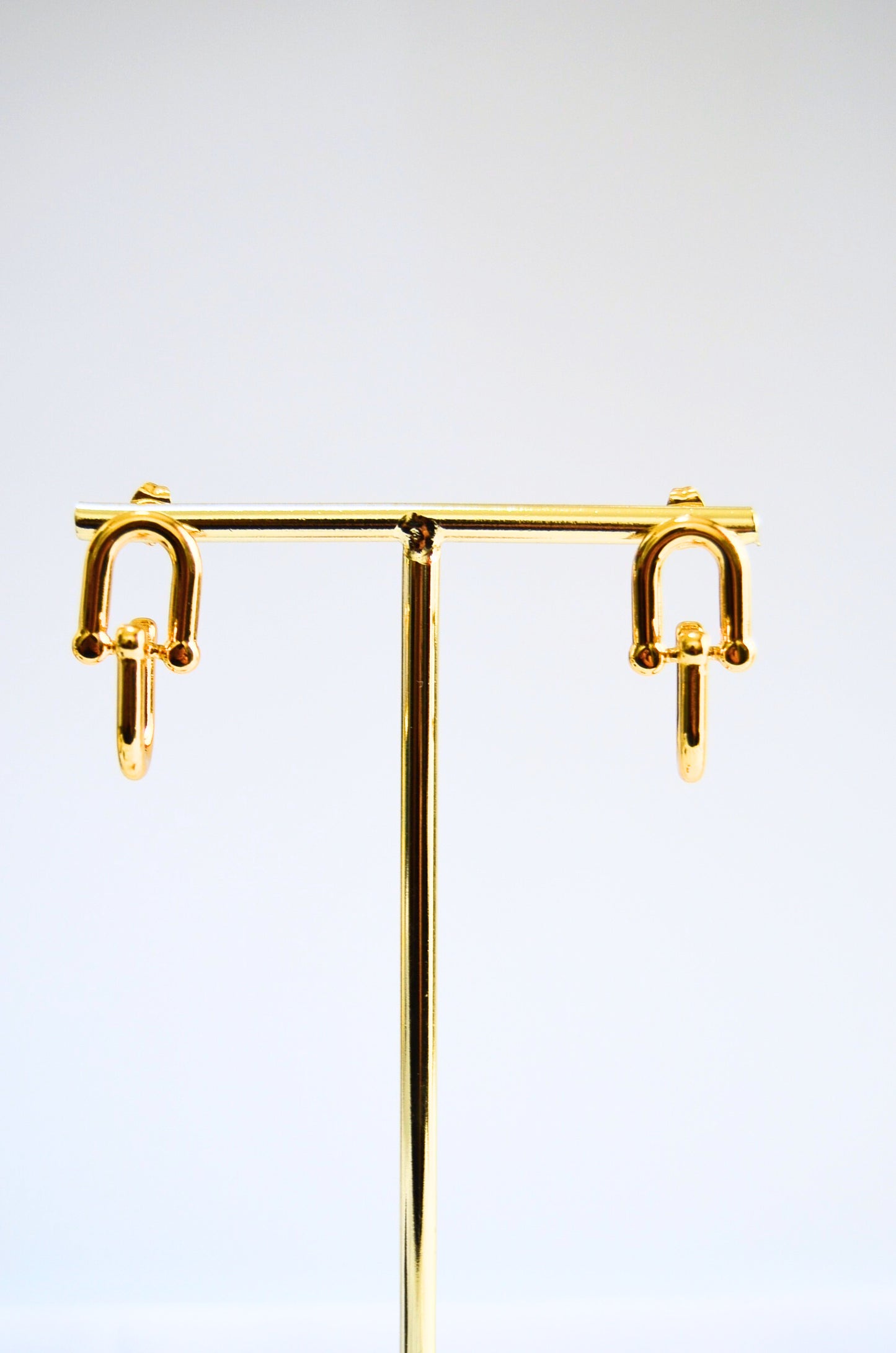 clip design earrings, clip style