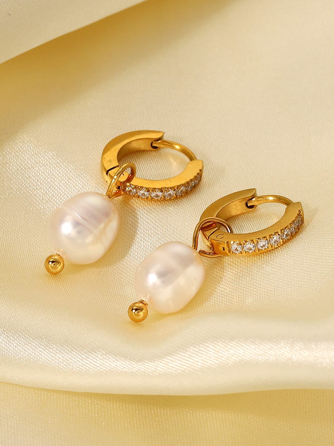 Aura Pearl Vintage Drop Earrings