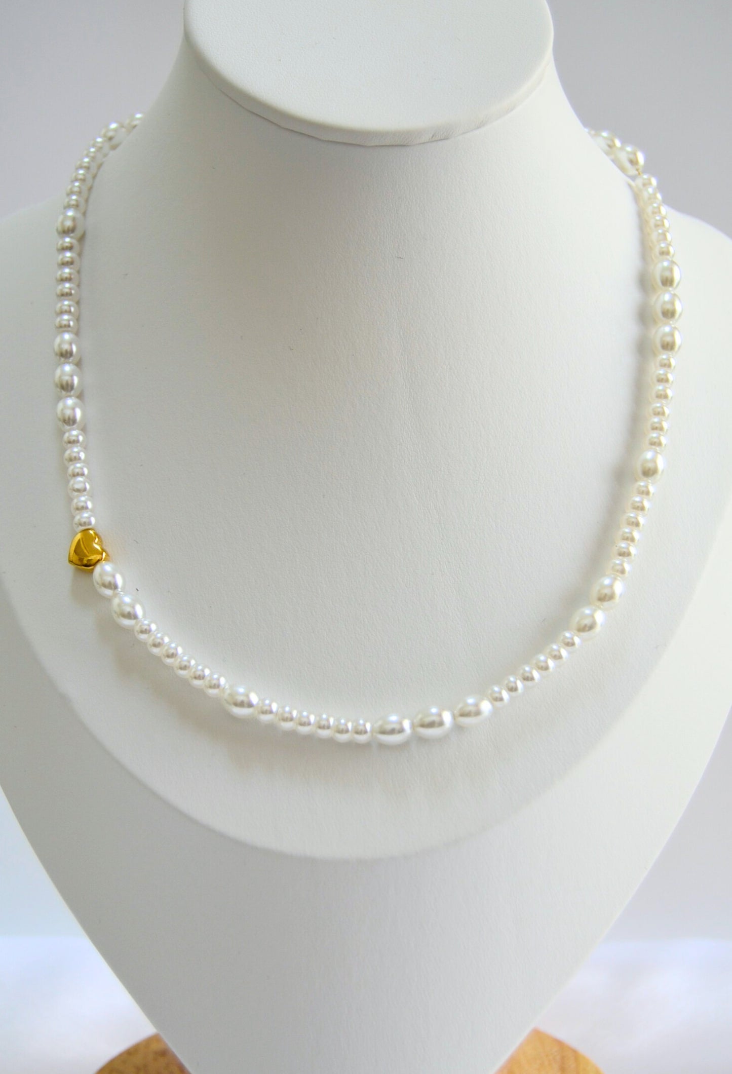 Aura Single Strand Choker Pearl Necklace