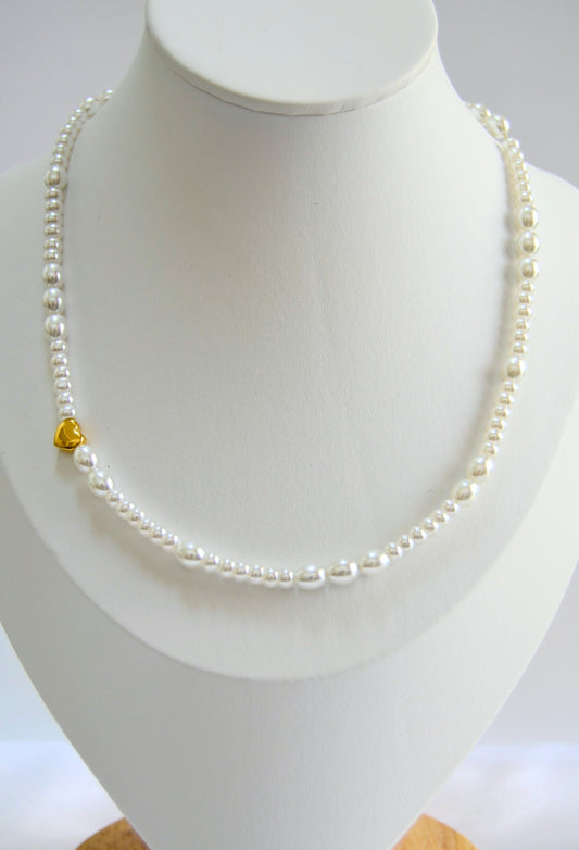 Aura Single Strand Choker Pearl Necklace