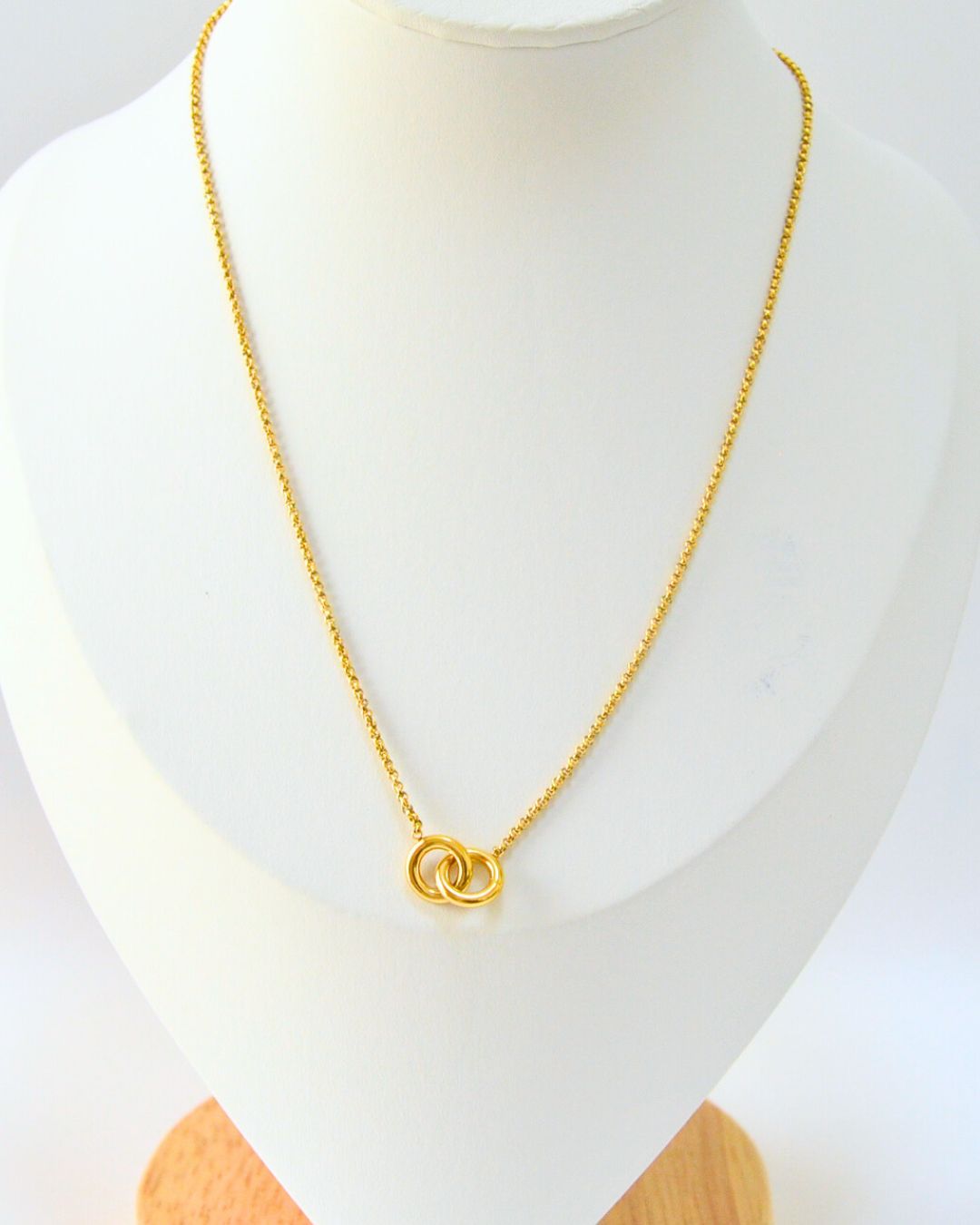 Elegance Circle Entwined Pendant Necklace