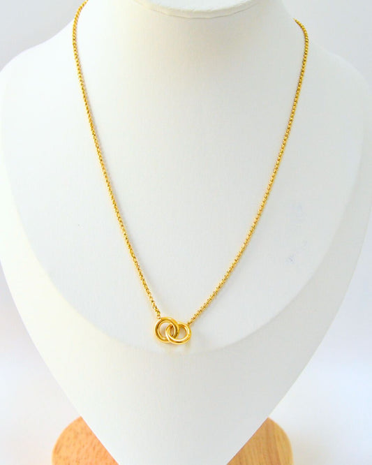 Elegance Circle Entwined Pendant Necklace