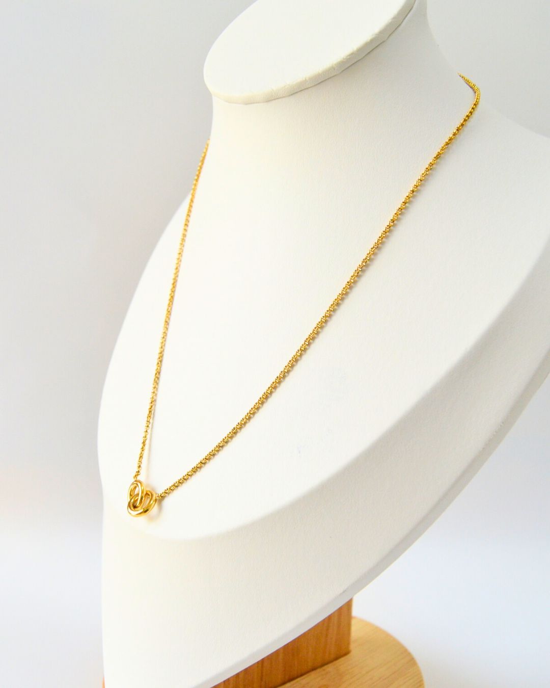 Elegance Circle Entwined Pendant Necklace