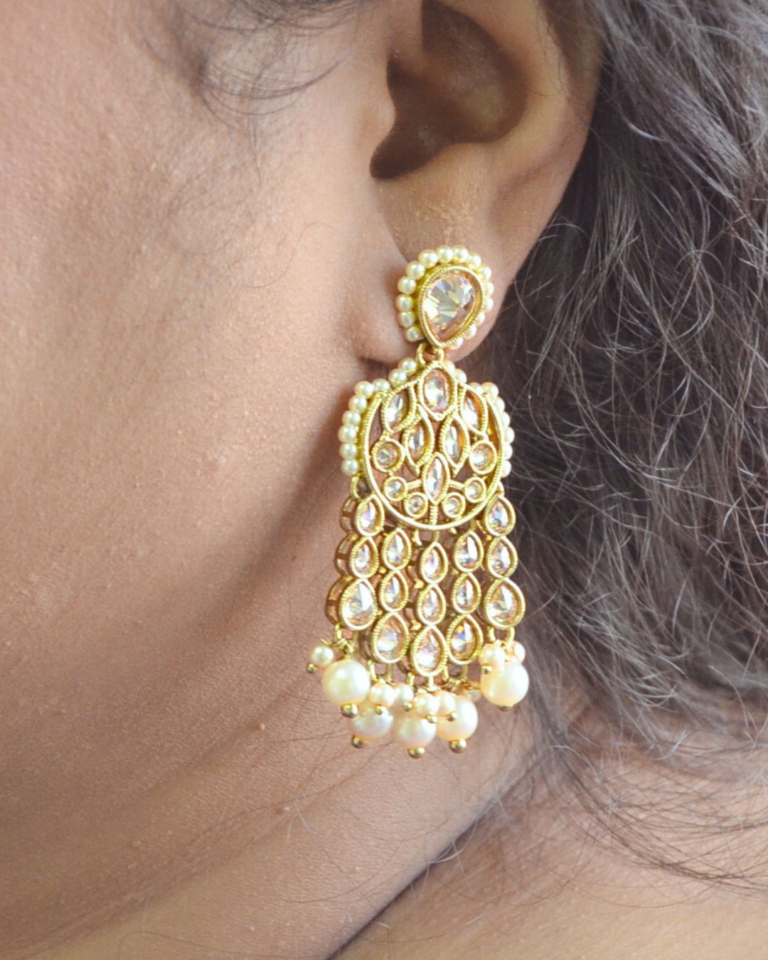 Suvarna Dangle Earrings White