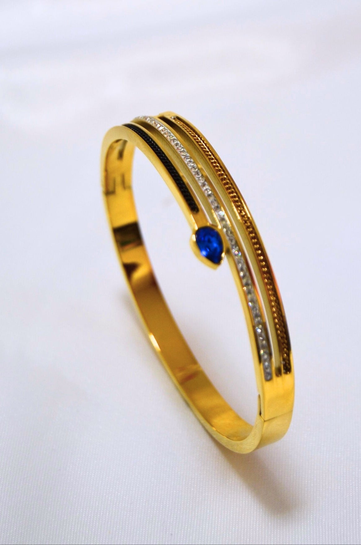 Elegance Gold with Crystal Irregular Bangle