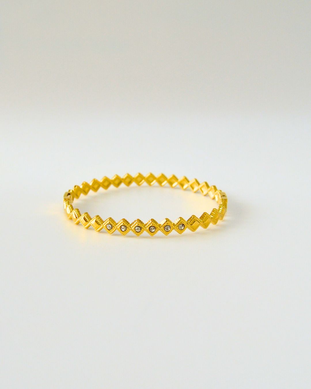 Elegance ZigZag Bangle