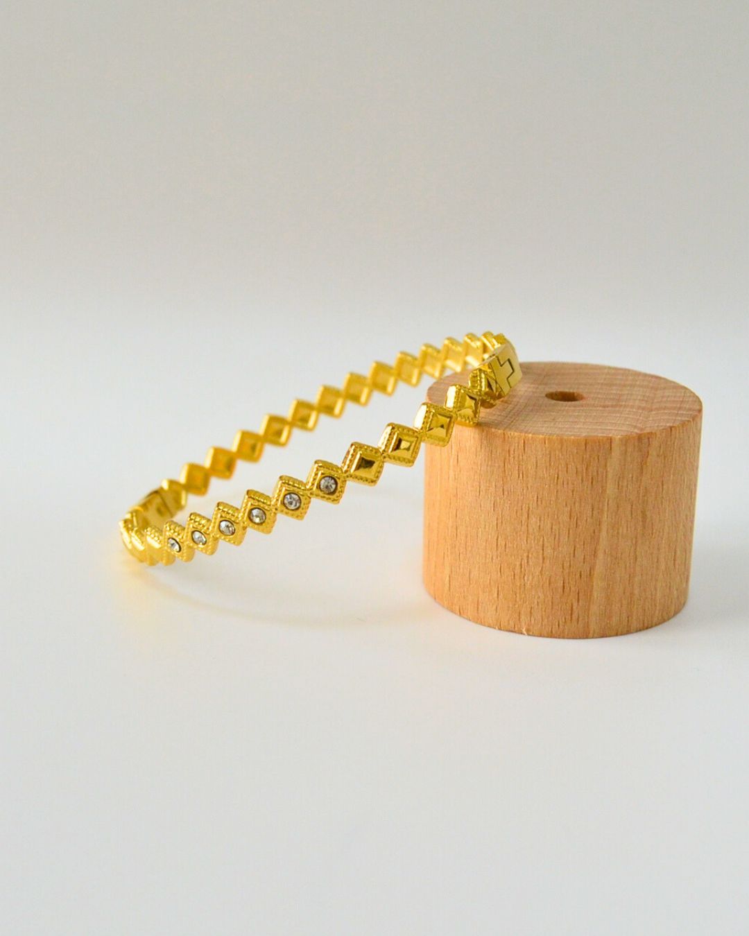 Elegance ZigZag Bangle