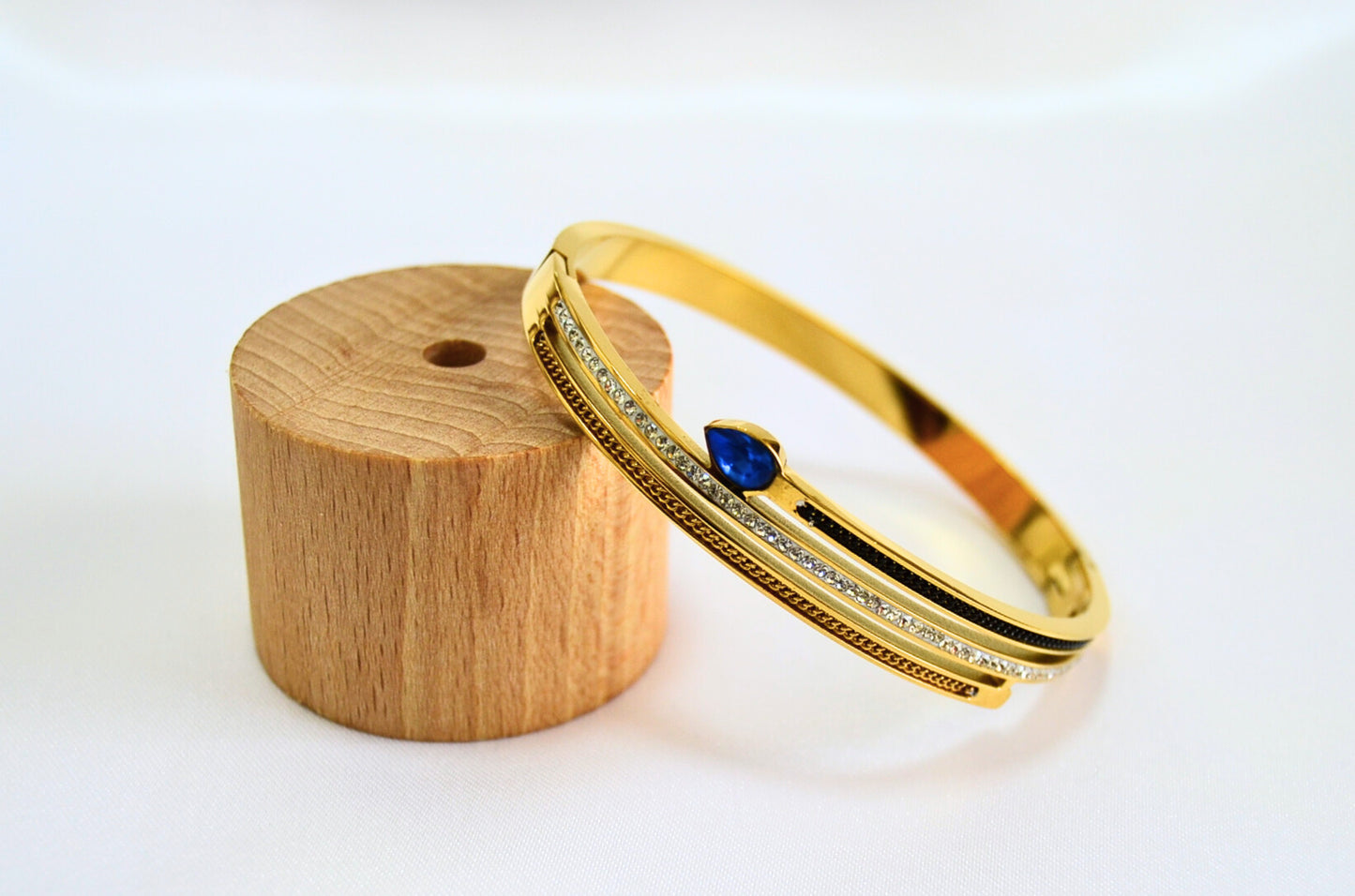 Elegance Gold with Crystal Irregular Bangle