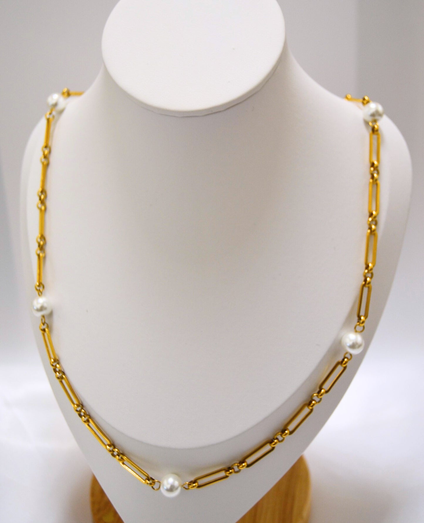 Aura Long Chain with Pearl Necklace