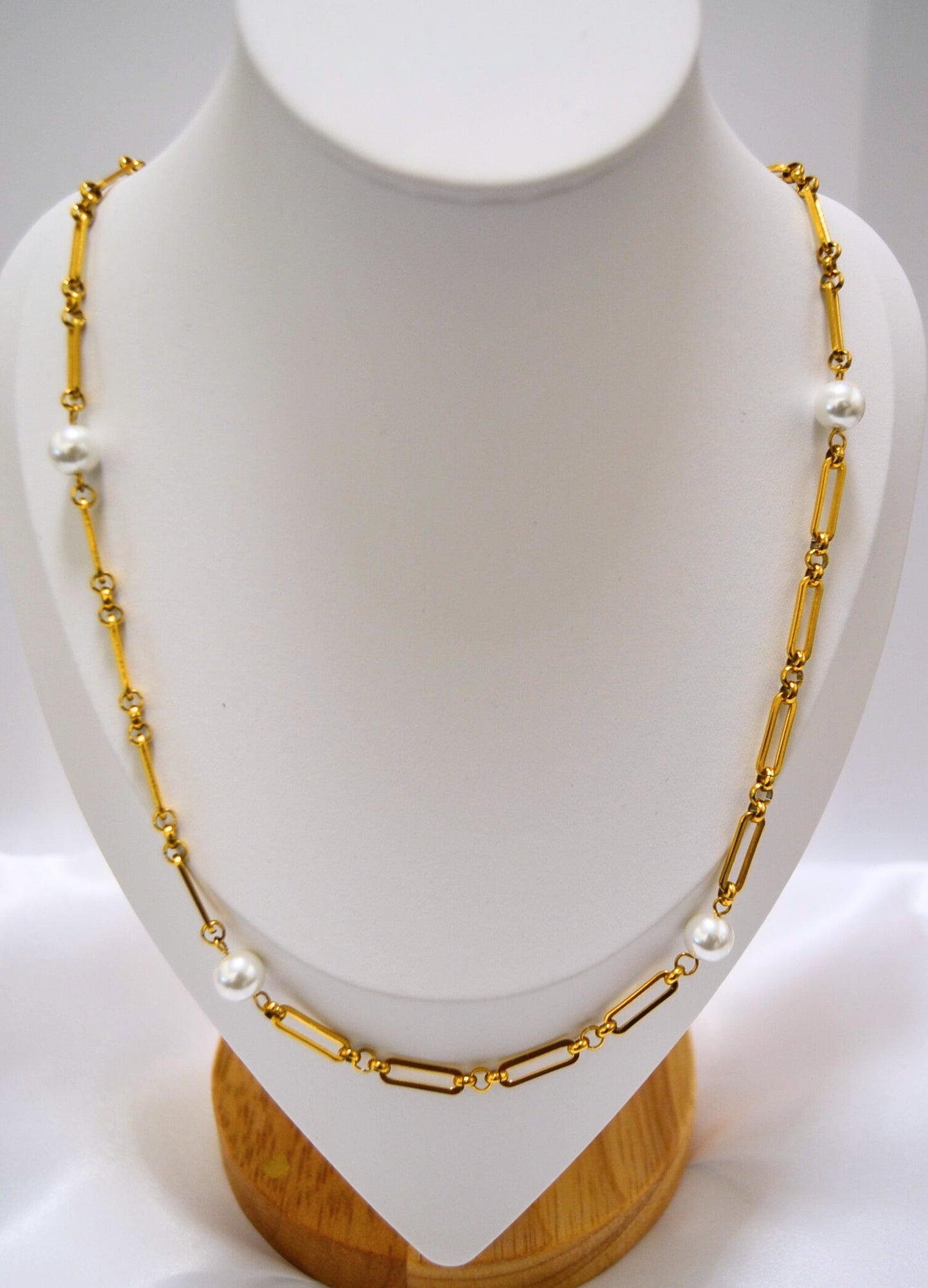 Aura Long Chain with Pearl Necklace