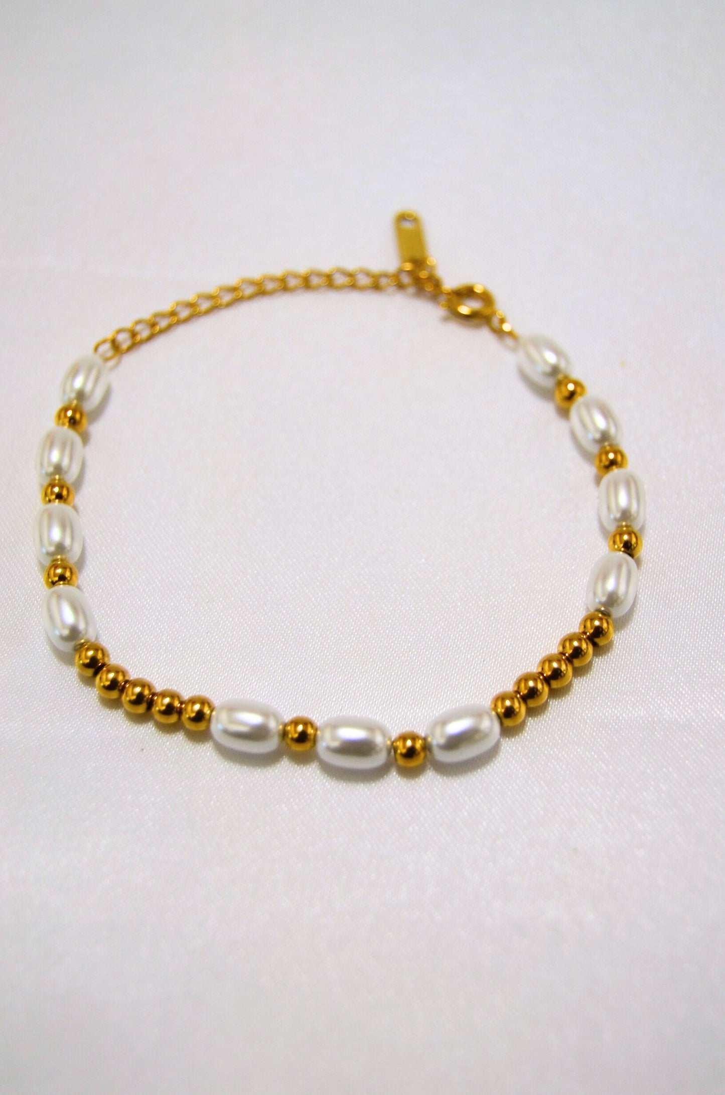 Aura Pearl and Gold Beads Bracelet