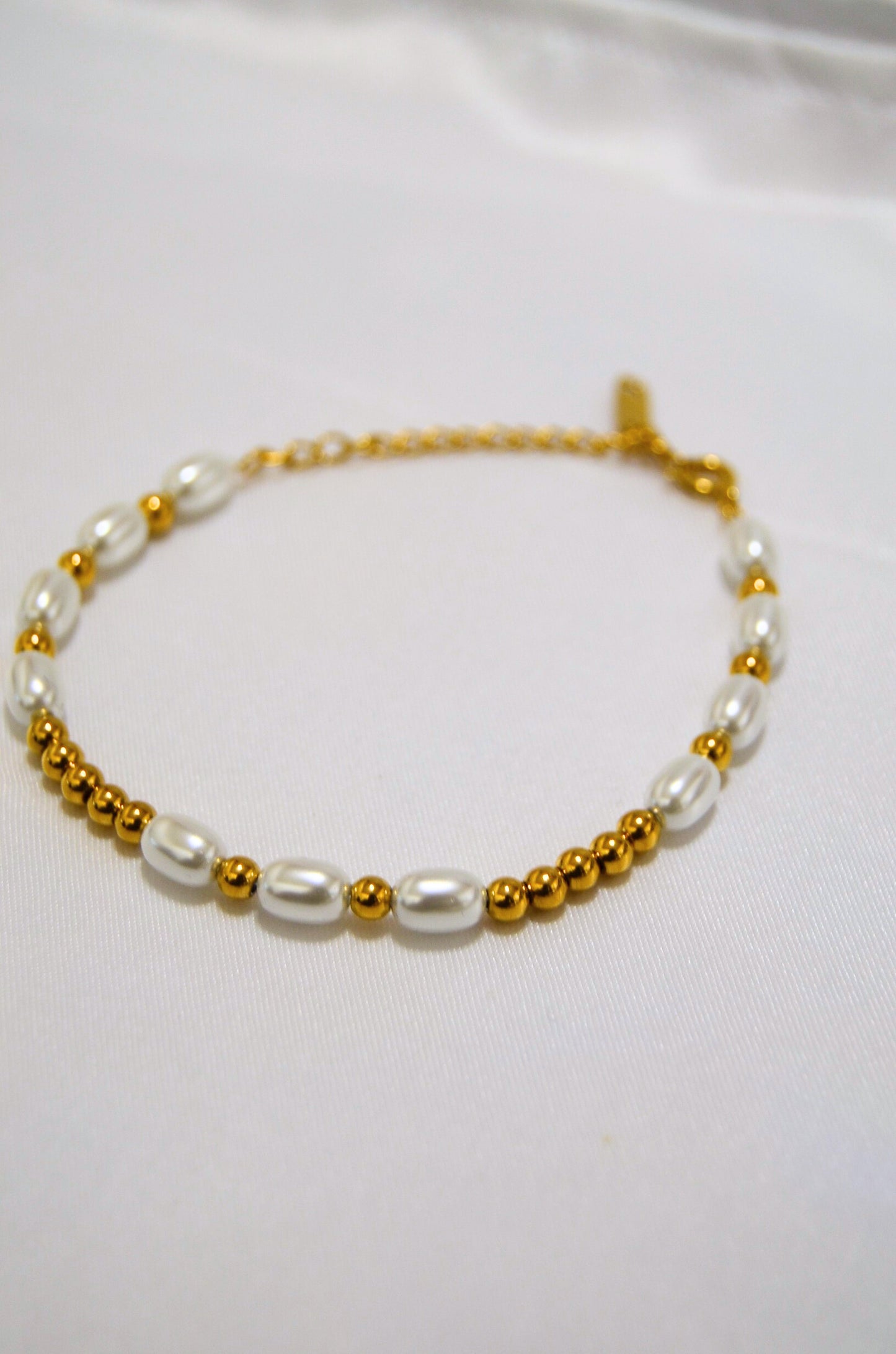 Aura Pearl and Gold Beads Bracelet