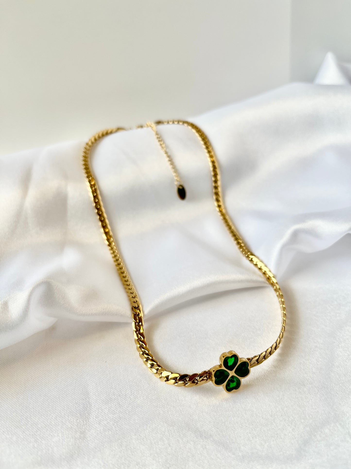 Floral Essence Elegant Emerald Necklace