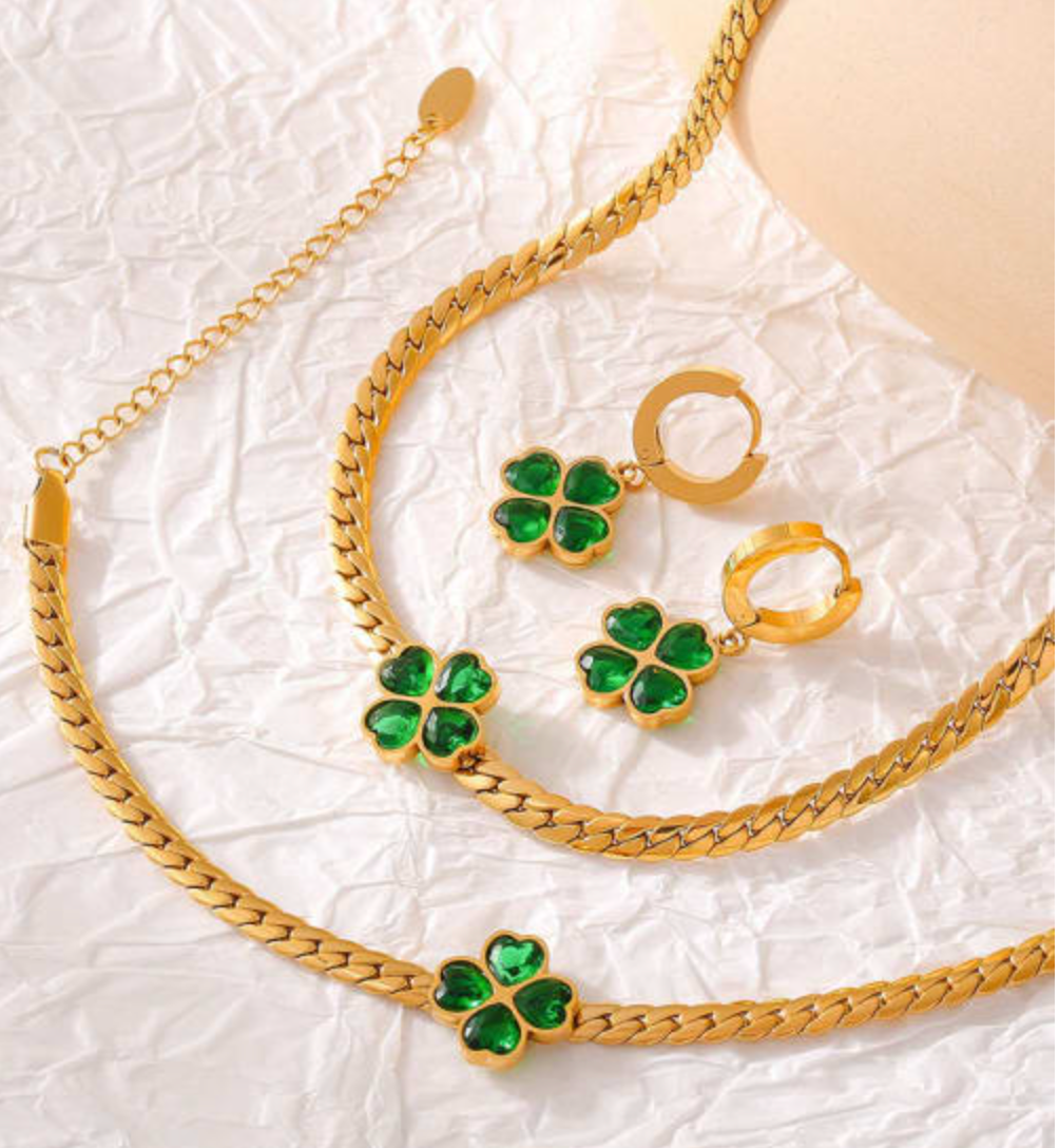 Floral Essence Elegant Emerald Necklace